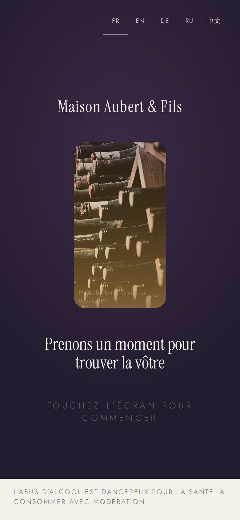 Le parcours sur un téléphone : l'écran d'attente aux couleurs d'une maison fictive, Maison Aubert & Fils.